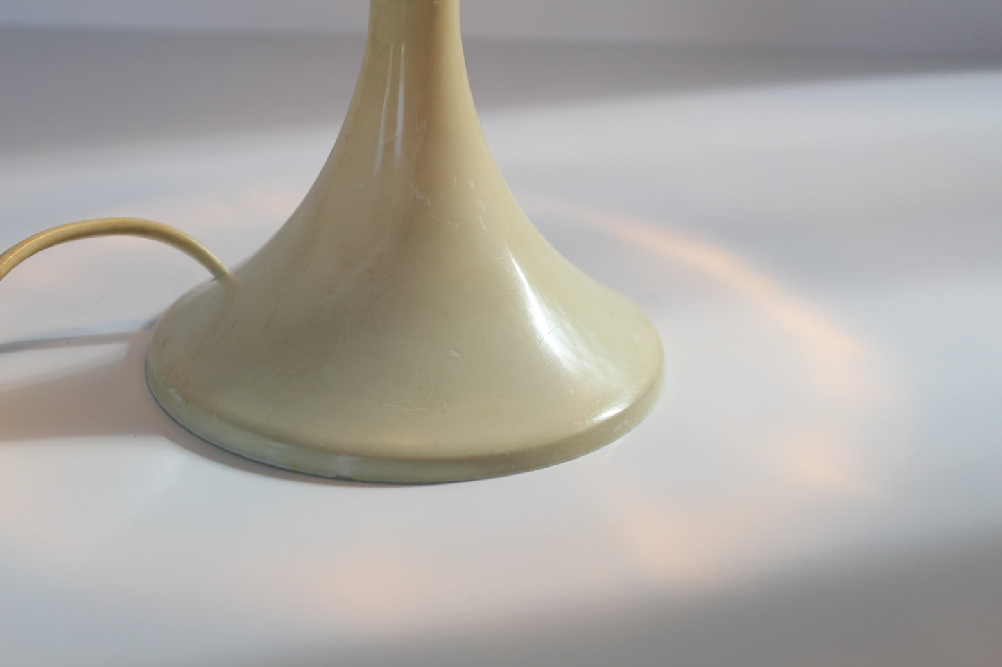 Lampe d'appoint vintage pied "tulipe"