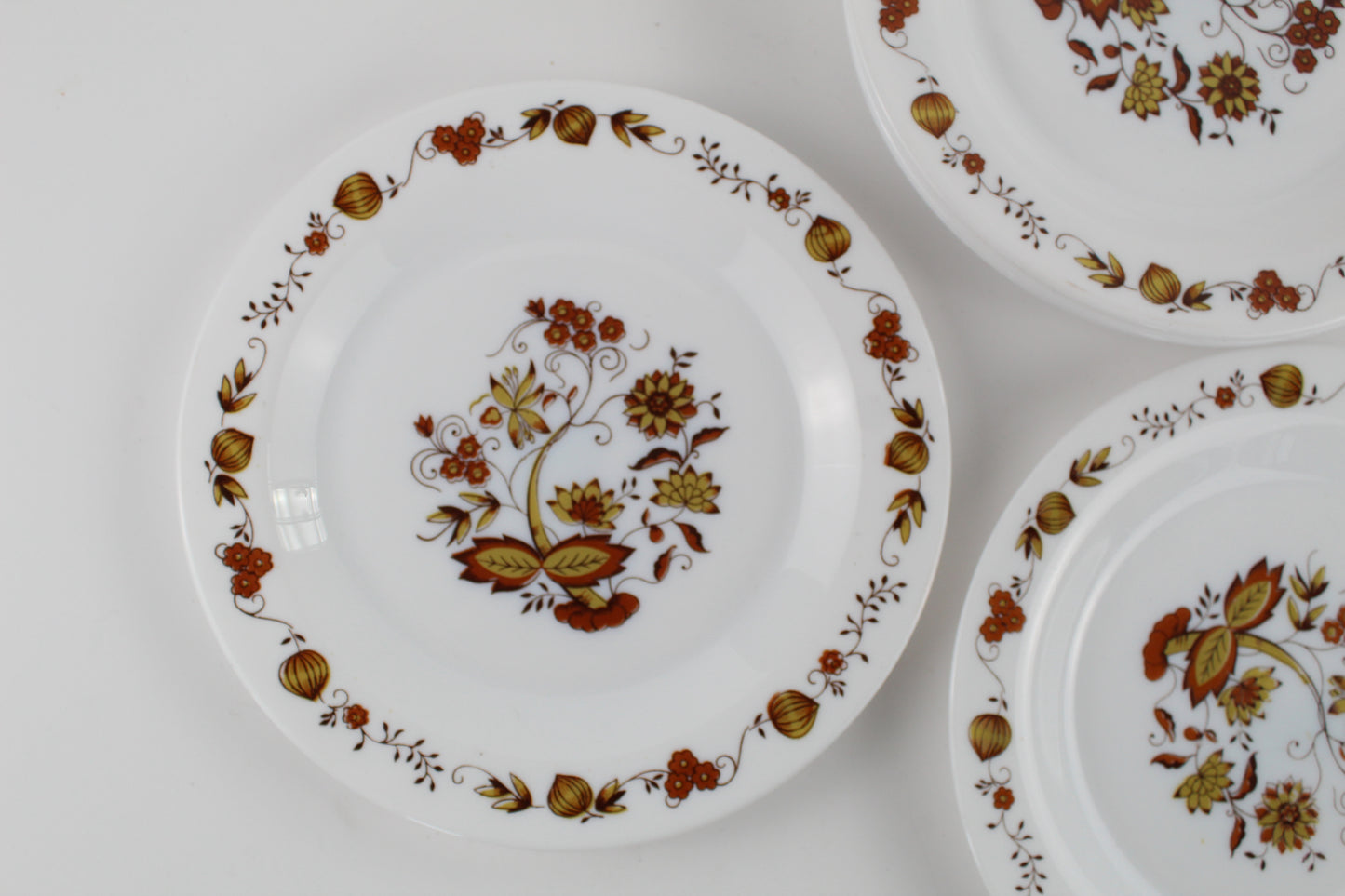 Assiettes Arcopal motif "brown onion"