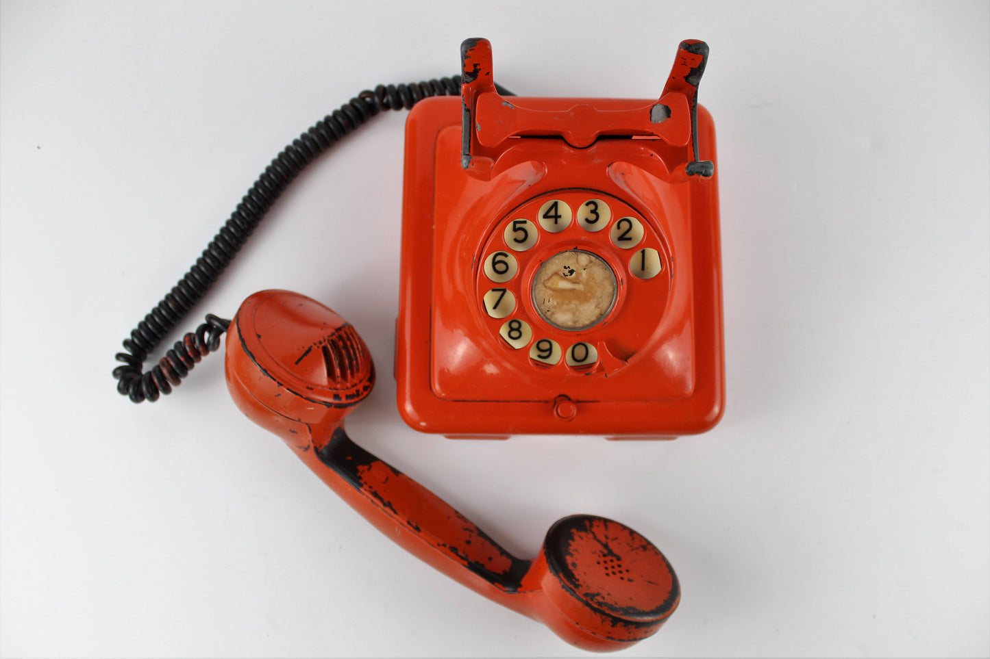 Téléphone 30's vintage orange