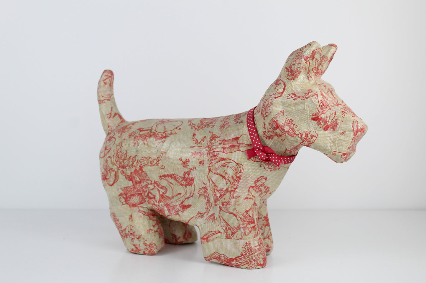 Chien en papier mâché