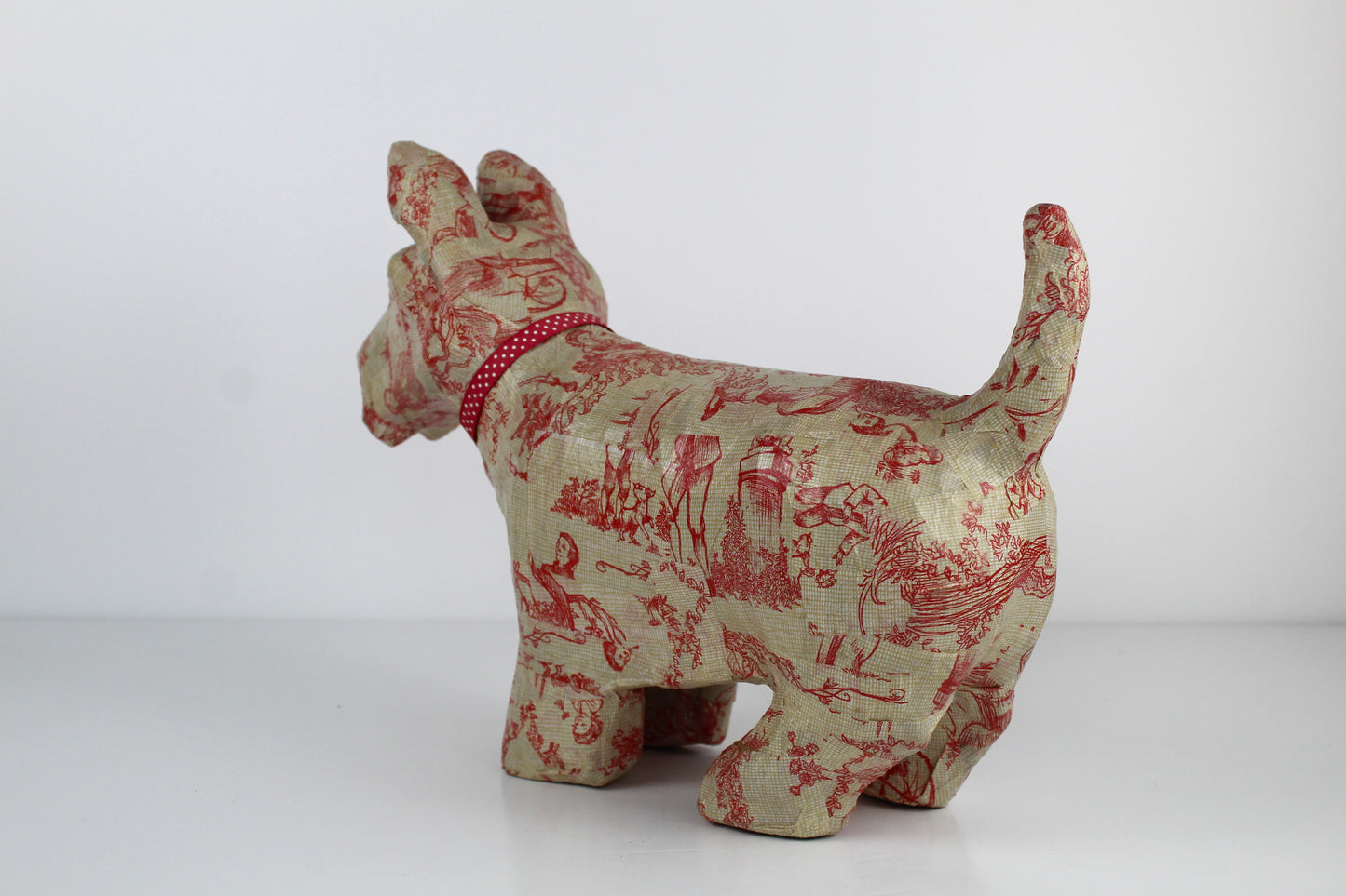 Chien en papier mâché