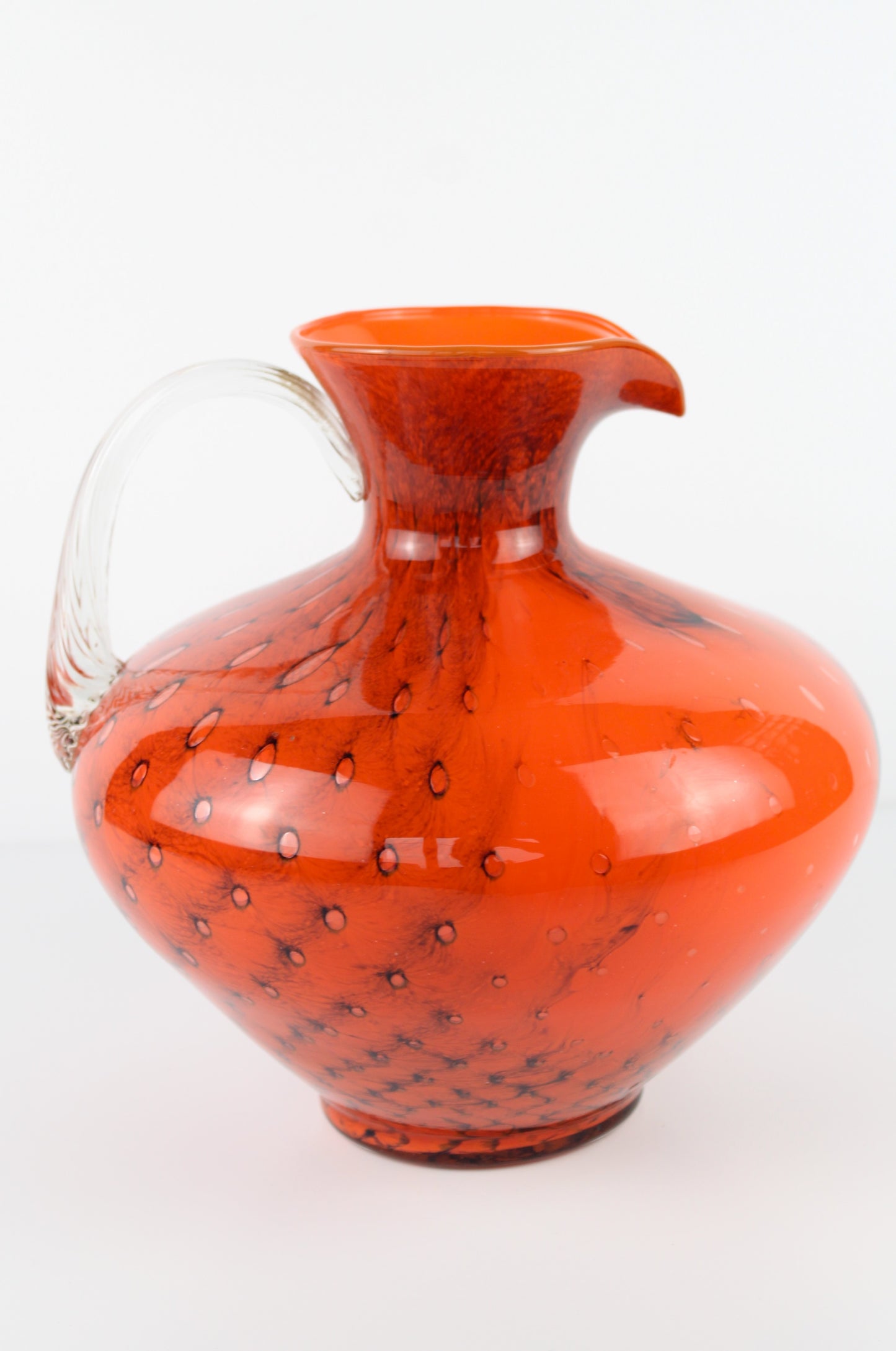 Pichet  en verre coloré orangé-rouge