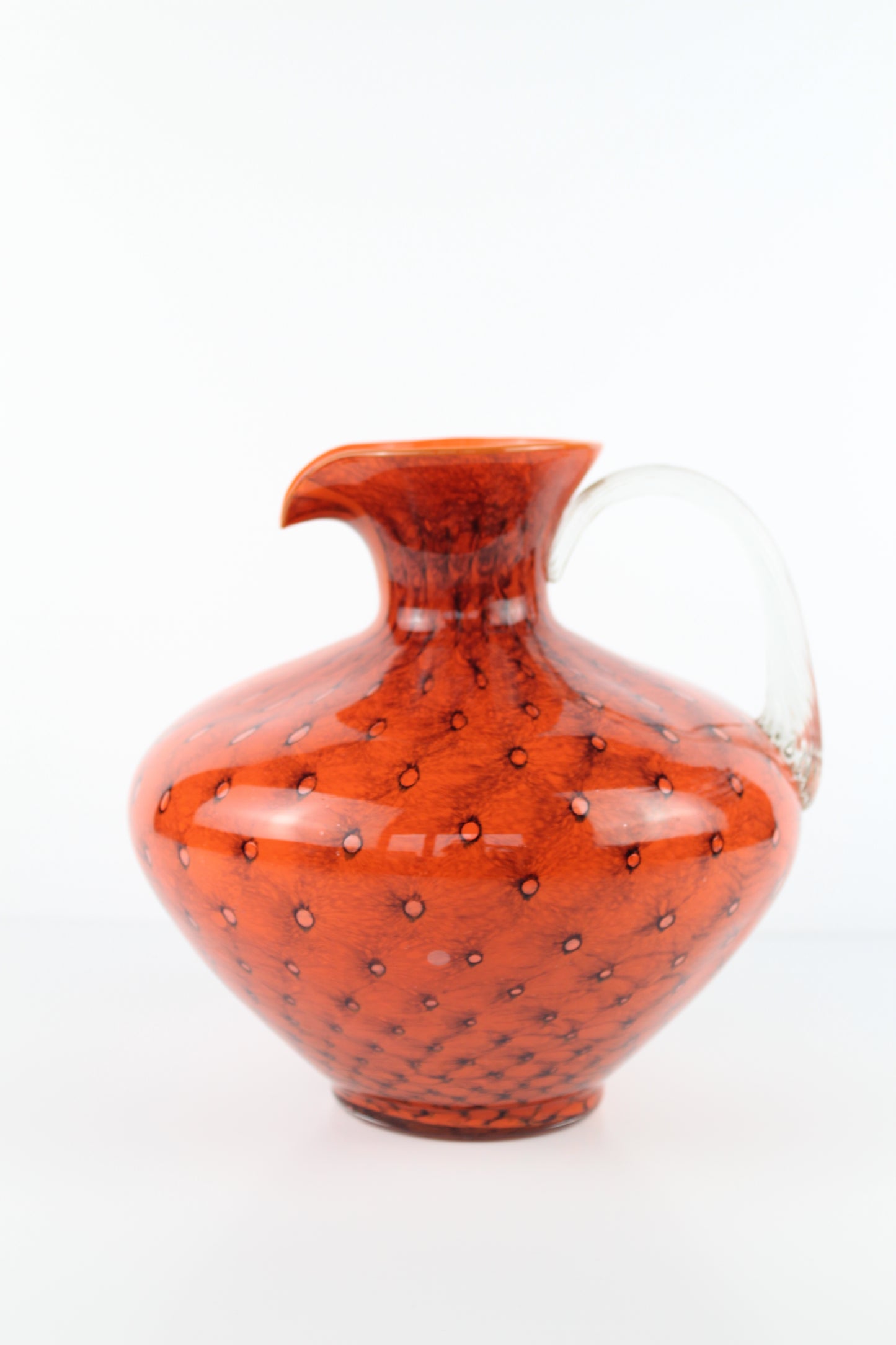 Pichet  en verre coloré orangé-rouge