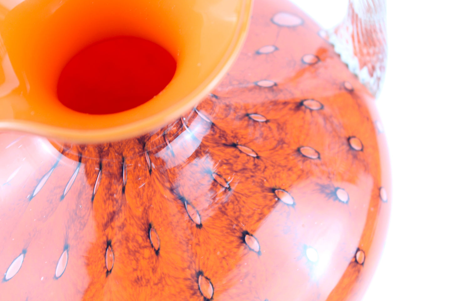 Pichet  en verre coloré orangé-rouge