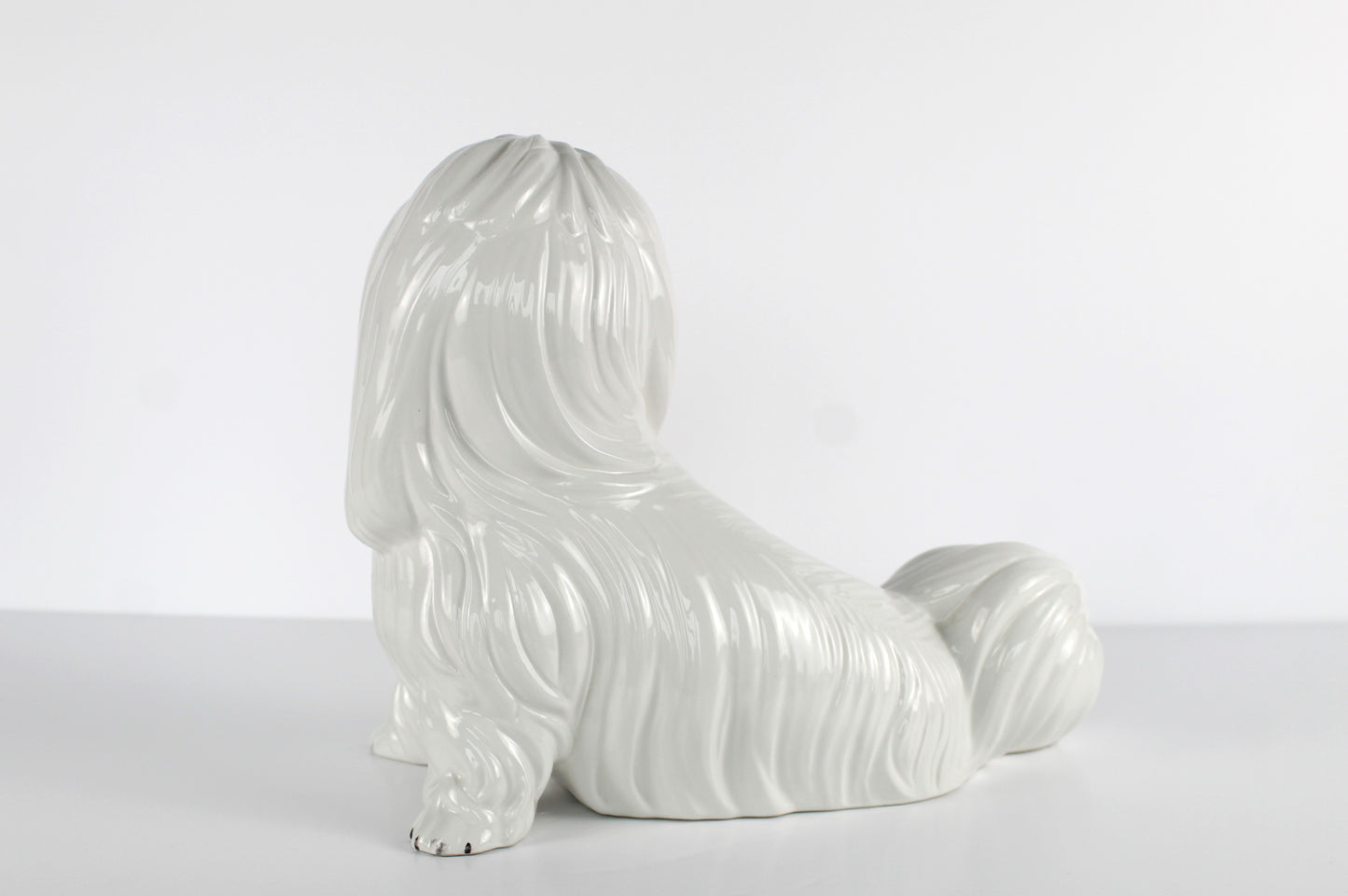 Chien blanc en céramique