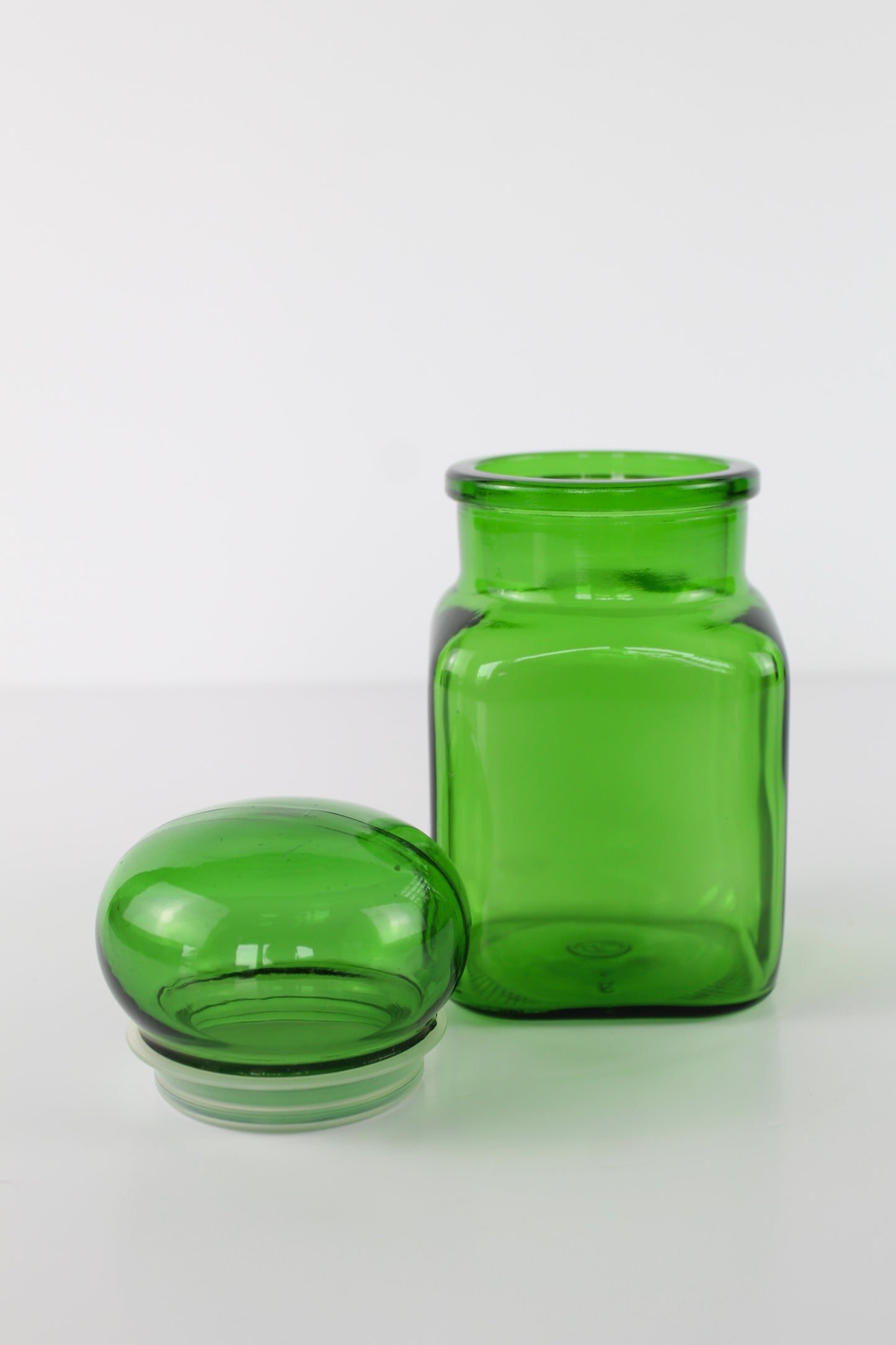 Pot en verre vert