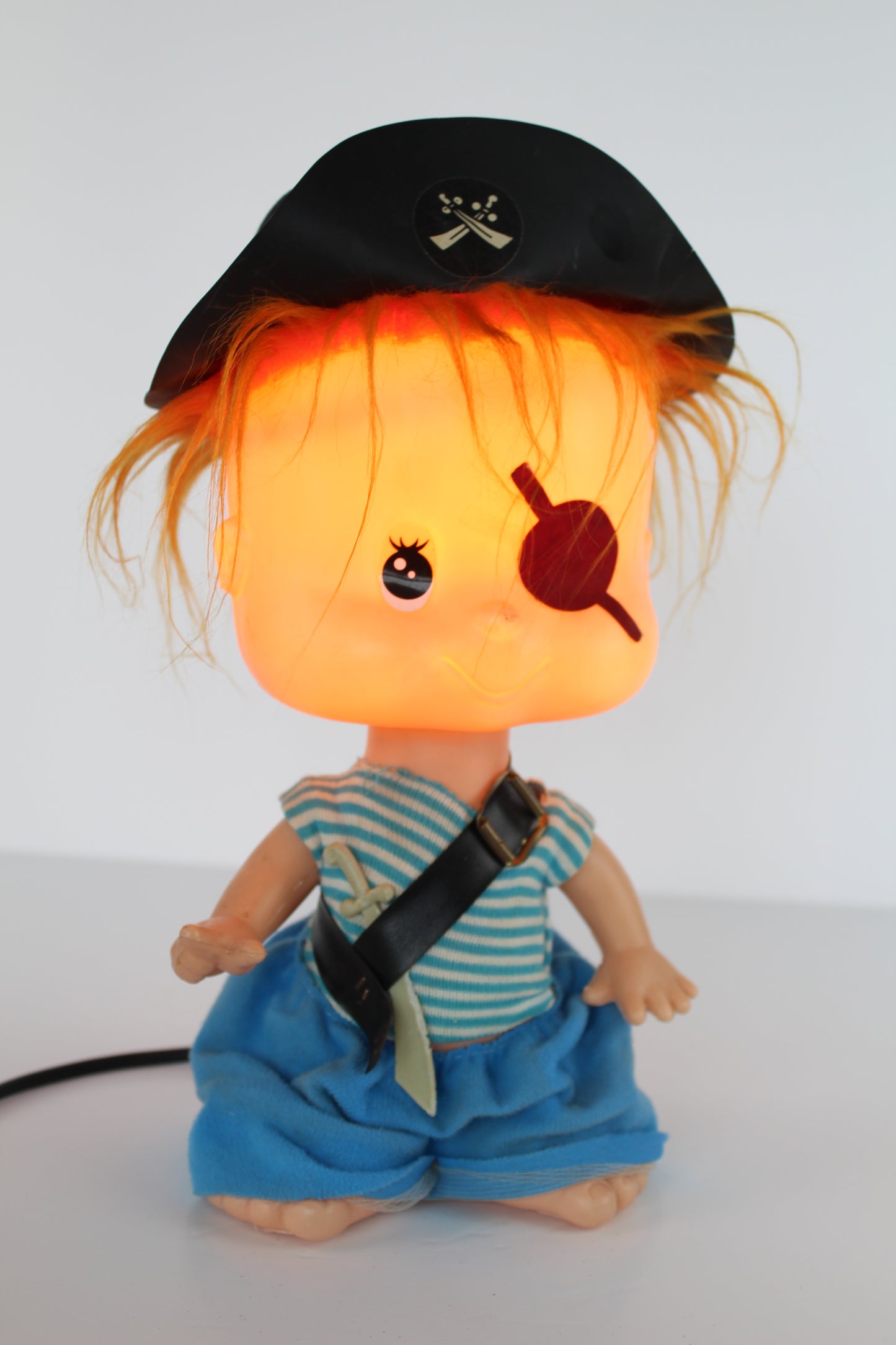 Lampe vintage "garçon pirate"