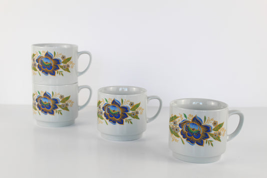 Tasses décor fleurs bleues