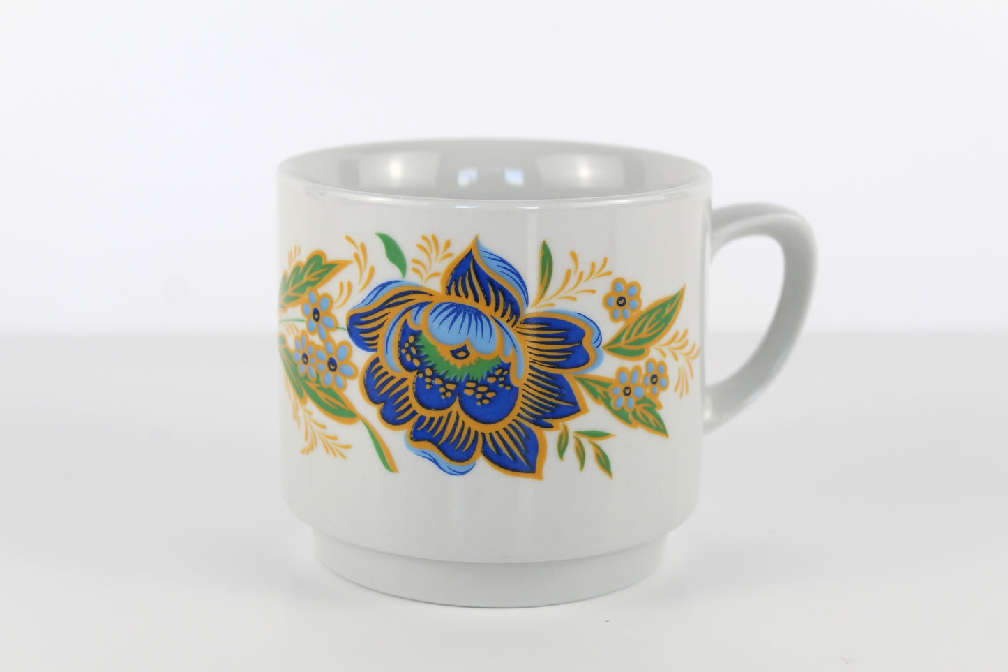 Tasses décor fleurs bleues