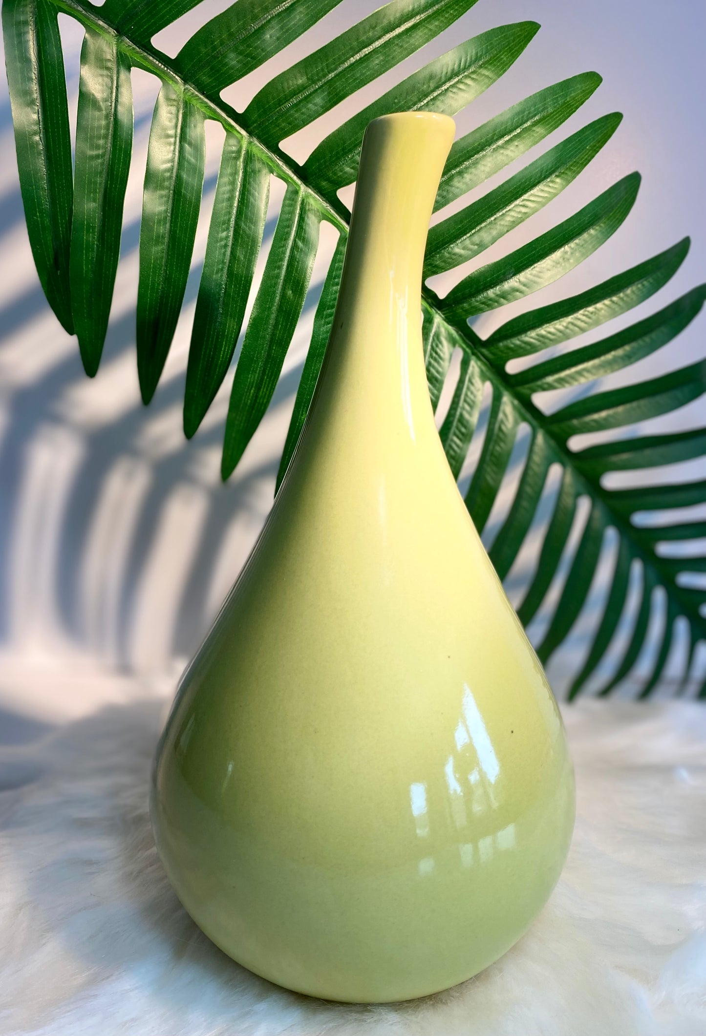 Vase soliflore en céramique vert olive