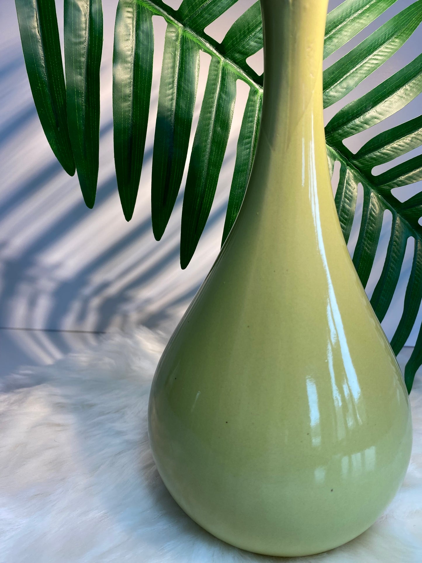 Vase soliflore en céramique vert olive