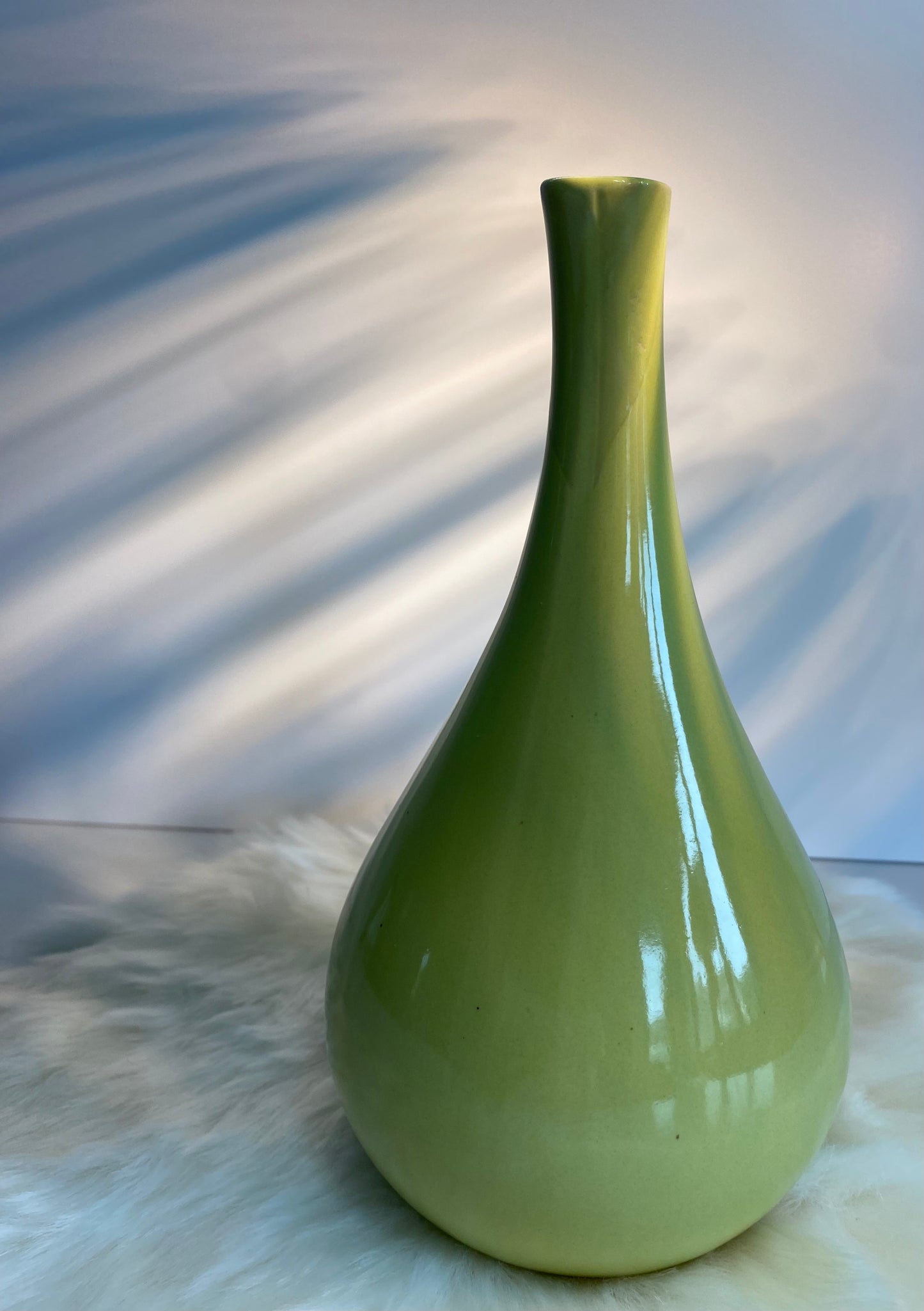 Vase soliflore en céramique vert olive