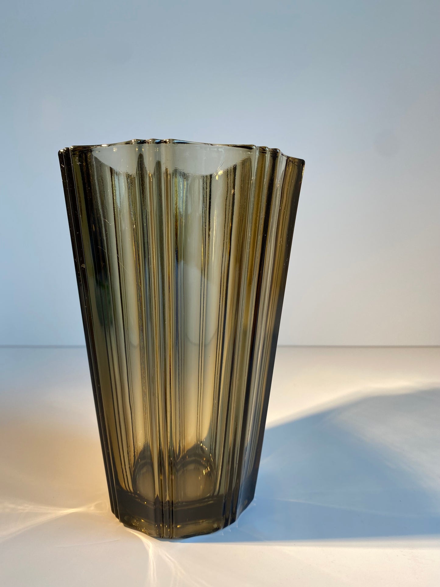 Vase vintage en verre marron